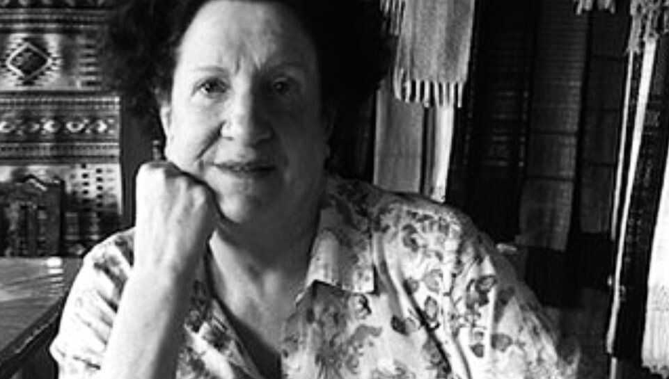Lecture Series | Lynne Brotman
Tuesday, April 20, 2021 : 6-8pm
Lynne Brotman is a veteran Shibori Artist who will speak on the history of this Japanese art tradition. Follow her down the Tokaido Road to learn when and how Shibori (resist dyeing) was created and progressed. It is now a dying art form in Japan. She will cover the current issues the master Shibori artisans are facing and introduce the artists who are trying to keep it alive. Learn their unique techniques, about their tools and how Shibori is portrayed in Japanese woodblock prints.
Join us for an evening of exploration and learning with our Master Artists. Learn about their work, inspirations, techniques, and the development of their art. Refreshments and hor&rsquo;dourves will be served.  Bring the family or a friend! ➡️ Visit www.austinschooloffiberarts.org and click the &ldquo;Attend a Workshop&rdquo; link on the homepage. [Lecture held at The Neill-Cochran House Museum
2310 San Gabriel Street Austin, TX, 78705]
#fi